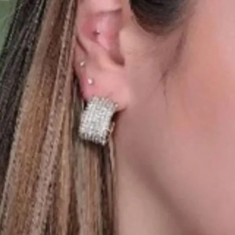 2/$15 Sugarfix by Baublebar wide huggy hoops